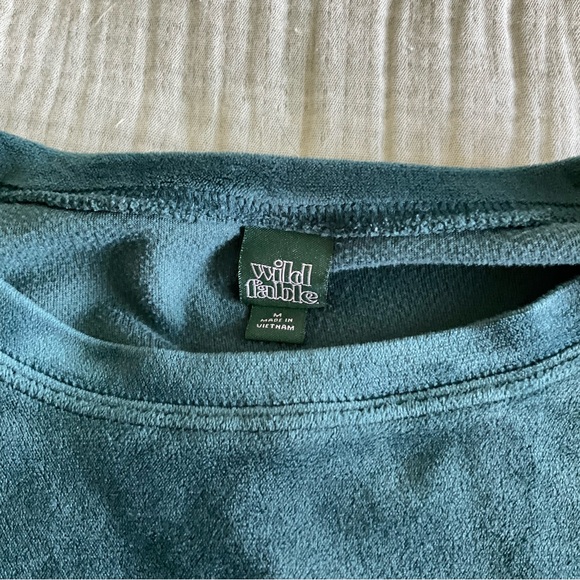 Green Velvet Cropped Shirt - Picture 3 of 3